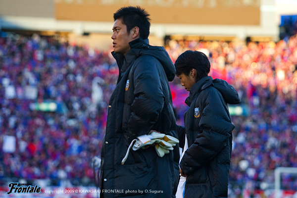 試合終了。優勝に沸くホーム側スタンドをみつめて。