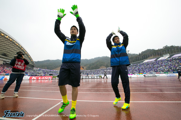 GK1 / チョン ソンリョン選手、GK30 / 新井章太選手