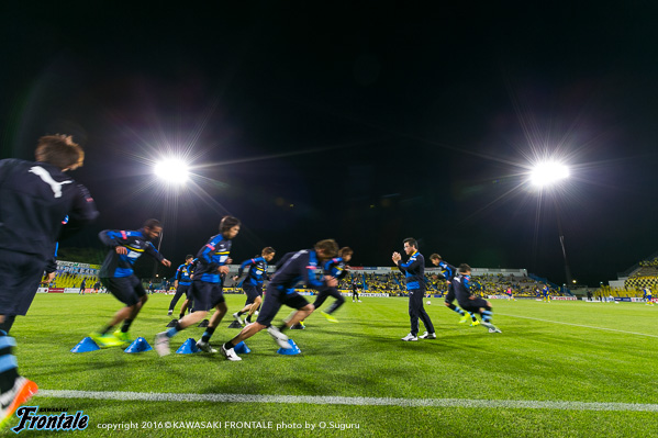 気温が下がってきた日立柏サッカー場。